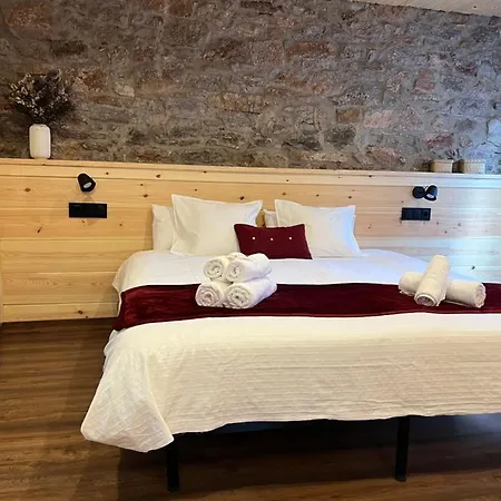 Fonda Peremiquel * Castellar De N'Hug